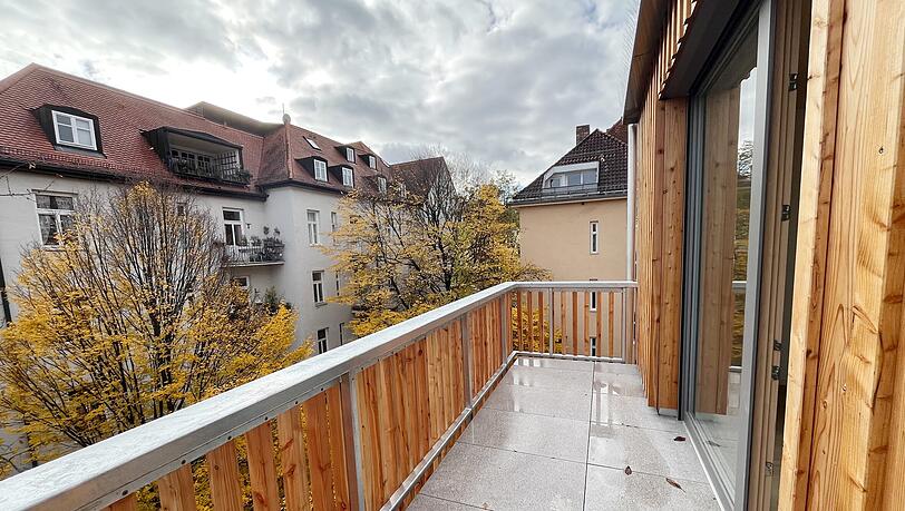 Auch ein geräumiger Balkon gehört zur Wohnung. Auch ein geräumiger Balkon gehört zur Wohnung.