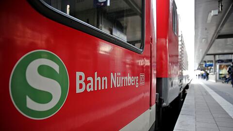 Wegen des Feuerwehreinsatzes konnten auf der stark frequentierten Strecke zwischen N&uuml;rnberg und Bamberg etwa 45 Minuten lang keine Personen- und G&uuml;terz&uuml;ge fahren. (Archivbild)