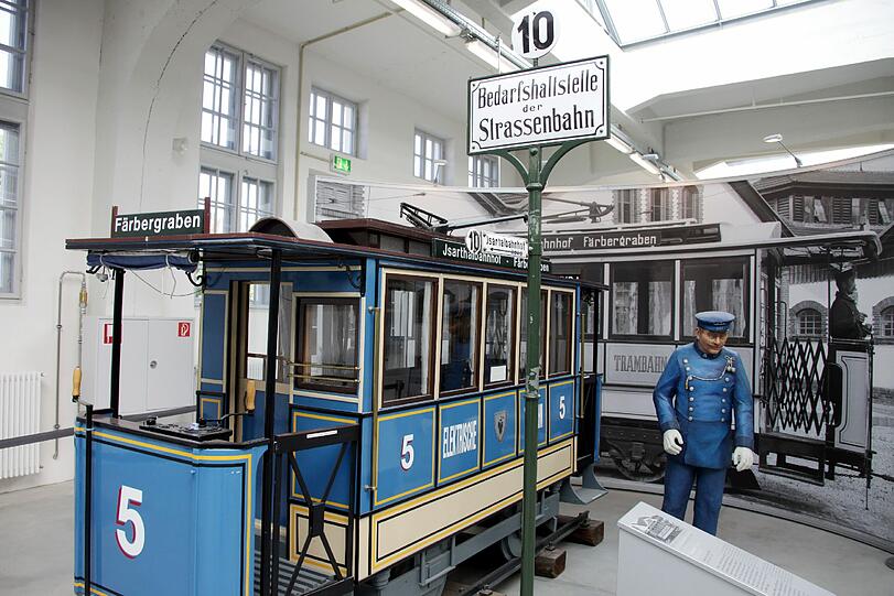 Eine &bdquo;Bedarfshaltestelle der Strassenbahn&ldquo;. Diese Tram fuhr einst Richtung Färbergraben.