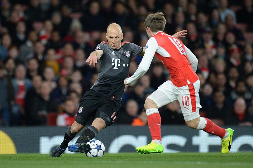 ARJEN ROBBEN: NOTE 2 - Drängte wie kein anderer auf ein Tor, um die Sache klar zu machen. Zog  
immer wieder von rechts in die Mitte, legte toll für Lewandowski auf.  
Vom Holländer ging die meiste Gefahr aus, erzielte souverän das 2:1.