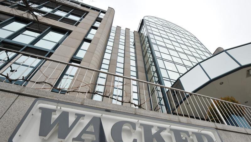 Das Firmenlogo der Wacker Chemie AG vor der Firmenzentrale in München. Foto: Andreas Gebert/dpa/Archivbild Das Firmenlogo der Wacker Chemie AG vor der Firmenzentrale in München. Foto: Andreas Gebert/dpa/Archivbild