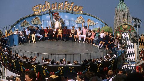 Einst ein Klassiker auf der Wiesn: der Schunkler.