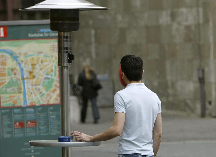 Die jungen Männer hatten versucht sich gegen die Kälte mit einen Heizpilz zu schützen. (Symbolbild)