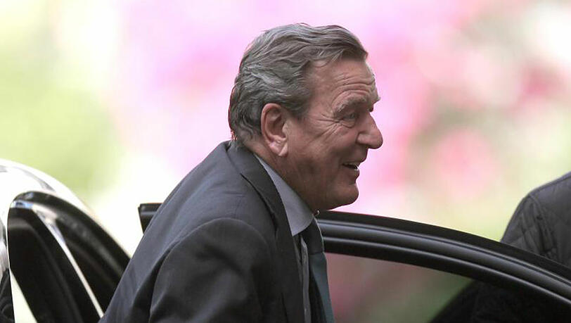 Rückt er in den Vorstand des größten russischen Ölkonzerns Rosneft? Altkanzler Gerhard Schröder gehört zu den Kandidaten. Rückt er in den Vorstand des größten russischen Ölkonzerns Rosneft? Altkanzler Gerhard Schröder gehört zu den Kandidaten.
