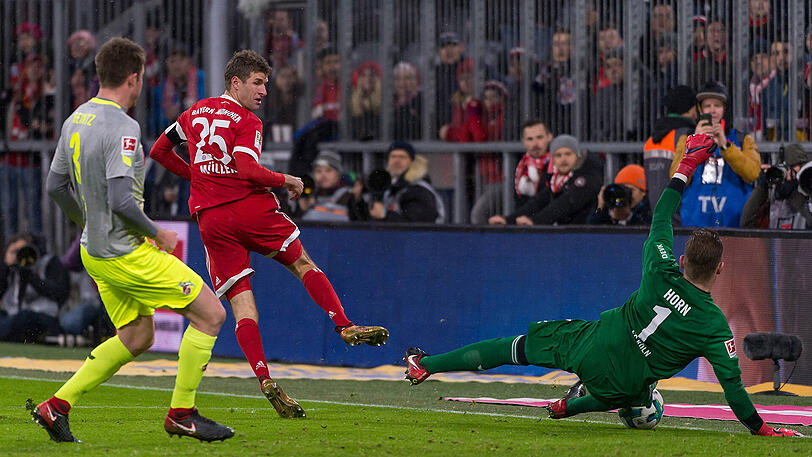 THOMAS MÜLLER: NOTE 3 - Hatte eine Riesenchance nach Ribéry-Pass (13.), scheiterte später noch einmal per Kopf (38.). Lange unglücklich - dann aber mit einer hübschen Hinterkopf-Vorlage für Lewandowski zum 1:0.