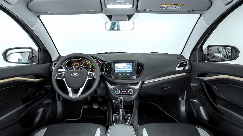 Übersichtlich und wohnlich: Cockpit des Vesta Kombi.
