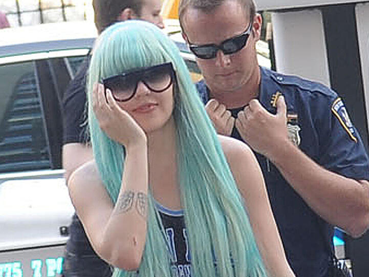 Amanda Bynes im Juni 2013 auf dem Weg ins Strafgericht von New York City