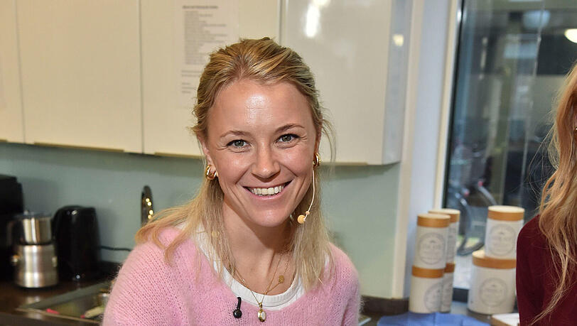 Miriam Neureuther backt bei der Buchvorstellung im Münchner Thermomix-Studio Miriam Neureuther backt bei der Buchvorstellung im Münchner Thermomix-Studio