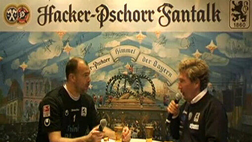 Nach jedem Heimspiel veranstaltet Hacker-Pschorr den Hacker-Pschorr-Fantalk mit Stadionsprecher Stefan Schneider. Hier dabei: Gabor Kiraly. Nach jedem Heimspiel veranstaltet Hacker-Pschorr den Hacker-Pschorr-Fantalk mit Stadionsprecher Stefan Schneider. Hier dabei: Gabor Kiraly.