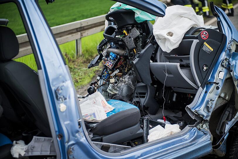 Ein 48-Jähriger stirbt bei einer Frontalkollision mit einem Lkw.