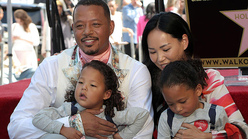 Terrence Howard feiert seinen Erfolg mit Frau Miranda Pak sowie ihren beiden Kindern