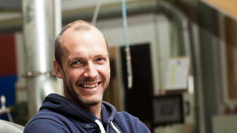 Schreinermeister Peter Kübrich in seiner Werkstatt Schreinermeister Peter Kübrich in seiner Werkstatt