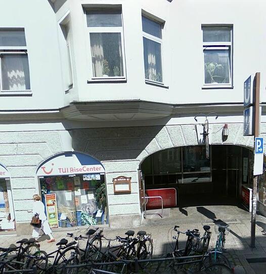 Am Aufgang von der U-Bahn an der Fraunhoferstraße wird die Rolltreppe erneuert.