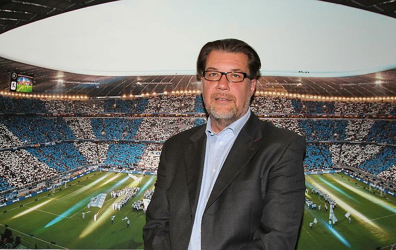 Gerhard Mayrhofer beim Pressegespr&scaron;ch zur Kandidatenvorstellung in der Gesch&scaron;ftsstelle des TSV 1860 München.