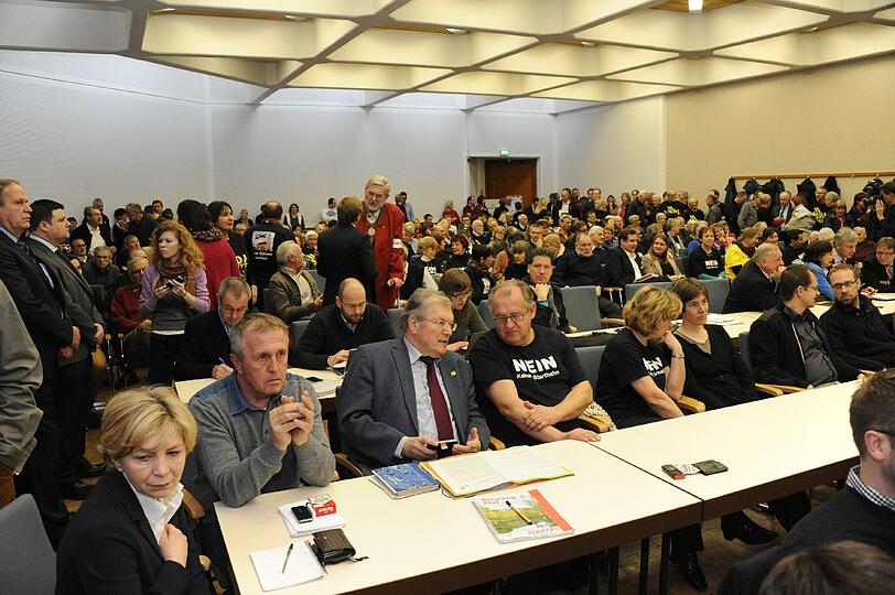 Der Raum, in dem das Urteil zur dritten Piste verkündet wird, ist am Mittwoch überfüllt. Die Bilder.