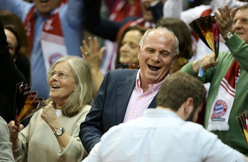 Uli Hoeneß beim Europacup-Viertelfinale gegen Galatasaray Istanbul.