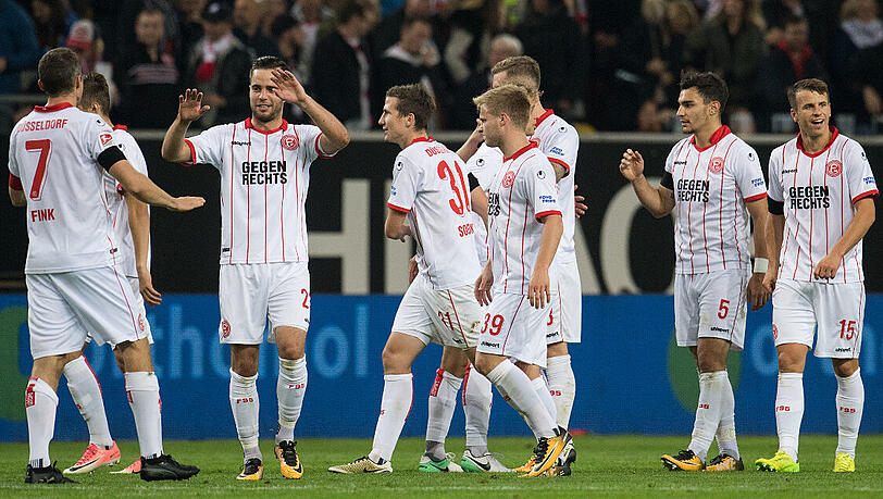 Außenseiter Fortuna Düsseldorf wittert nach fünf Siegen in Serie vor dem ausverkauften Niederrheinderby seine Chance. Außenseiter Fortuna Düsseldorf wittert nach fünf Siegen in Serie vor dem ausverkauften Niederrheinderby seine Chance.