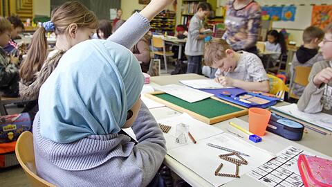 Zum ersten Mal zeigt ein Bericht, wie viele rassistische und diskriminierende Vorfälle es an Münchner Schulen gibt. (Symbolbild)