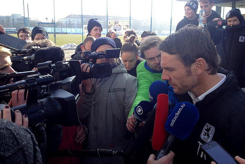 Belagert von Journalisten und Fans: Markus von Ahlen am Montag beim TSV 1860.