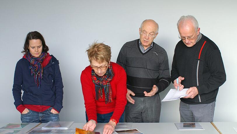 Die Juroren: Barbara Mechler, Vera Schüller, OMI Schneider und Peter Gierse müssen die schwierige Entscheidung treffen, welcher Künstler nach Trudering kommen darf.
