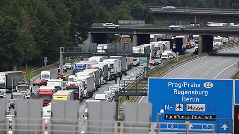 Durch die Sperrung staute sich der Verkehr auf der Autobahn 6.