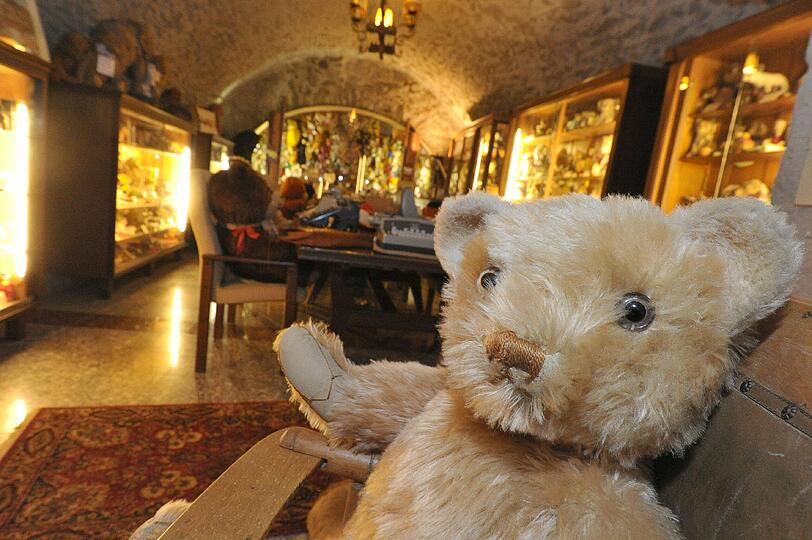 Der Experte über eine Gesellschaft die männliche Softies produziert: "Frauen sind gar nicht froh damit. Die meisten äußern, sie haben viel lieber einen fordernden und zupackenden Mann im Bett." (Foto: Teddybären-Museum in Hof)