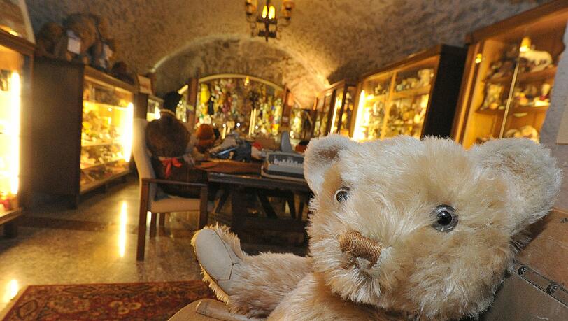 Der Experte über eine Gesellschaft die männliche Softies produziert: "Frauen sind gar nicht froh damit. Die meisten äußern, sie haben viel lieber einen fordernden und zupackenden Mann im Bett." (Foto: Teddybären-Museum in Hof) Der Experte über eine Gesellschaft die männliche Softies produziert: "Frauen sind gar nicht froh damit. Die meisten äußern, sie haben viel lieber einen fordernden und zupackenden Mann im Bett." (Foto: Teddybären-Museum in Hof)