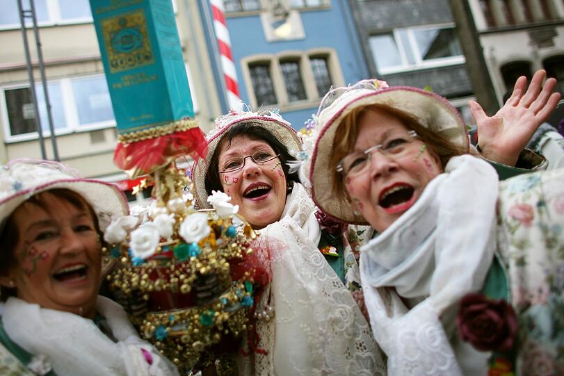 Die Weiberfastnacht ist traditionell in weiblicher Hand.