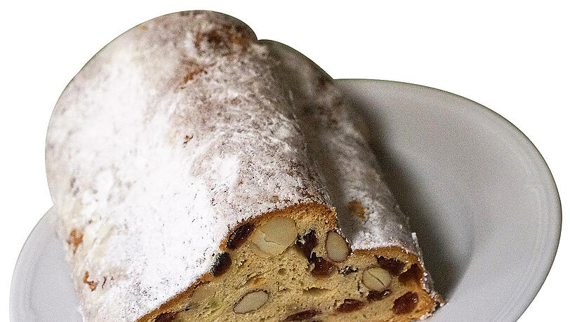 Für Klassiker: DER MÜNCHNER-KINDL-STOLLEN - Er ist ein Klassiker unter den Christstollen – und die Münchner Antwort auf das berühmte Exemplar aus Dresden. Mit dem feinen Unterschied, dass hier die „Königin der Nüsse“, die edle Macadamia, verbacken ist. Erfunden hat den Münchner-Kindl-Stollen die Münchner Bäckerinnung. Die Marke ist geschützt – kopieren verboten! Für Klassiker: DER MÜNCHNER-KINDL-STOLLEN - Er ist ein Klassiker unter den Christstollen – und die Münchner Antwort auf das berühmte Exemplar aus Dresden. Mit dem feinen Unterschied, dass hier die „Königin der Nüsse“, die edle Macadamia, verbacken ist. Erfunden hat den Münchner-Kindl-Stollen die Münchner Bäckerinnung. Die Marke ist geschützt – kopieren verboten!