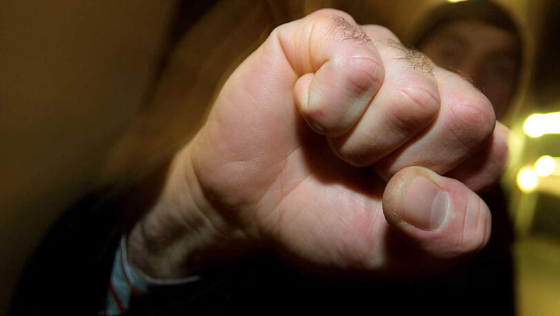 Der 34-Jährige wurde am Georg-Hirth-Platz brutal verprügelt. (Symbolbild) Der 34-Jährige wurde am Georg-Hirth-Platz brutal verprügelt. (Symbolbild)