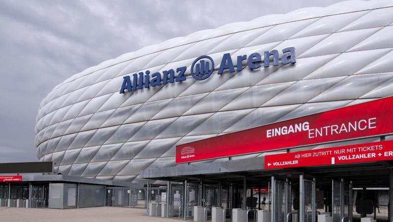 Ein LED-Anzeige mit der Aufschrift "Eingang - Entrance" ist an der Allianz Arena zu sehen. Foto: Sven Hoppe/dpa/Archivbild Ein LED-Anzeige mit der Aufschrift "Eingang - Entrance" ist an der Allianz Arena zu sehen. Foto: Sven Hoppe/dpa/Archivbild