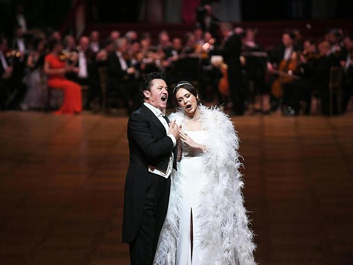 Auftritt der Star-Sopranistin Aida Garifullina und des polnischen Tenors Piotr Beczala beim Wiener Opernball.