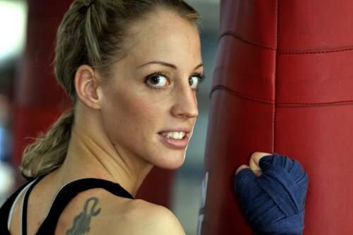 Am Samstag will sie ihren EM-Titel verteidigen: Die Münchner Kickboxerin Cindy Metz.