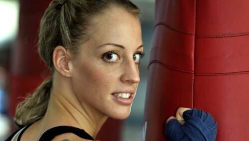 Am Samstag will sie ihren EM-Titel verteidigen: Die Münchner Kickboxerin Cindy Metz. Am Samstag will sie ihren EM-Titel verteidigen: Die Münchner Kickboxerin Cindy Metz.