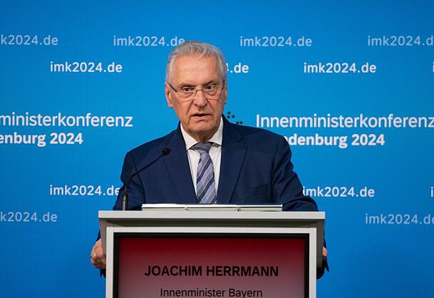 Sein Innenministerium will "gegebenen Falls" entsprechende Maßnahmen ergreifen: Joachim Herrmann (CSU). Sein Innenministerium will "gegebenen Falls" entsprechende Maßnahmen ergreifen: Joachim Herrmann (CSU).