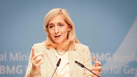 Nach Plänen von Ministerin Warken soll das Lachgasverbot noch in diesem Jahr greifen.