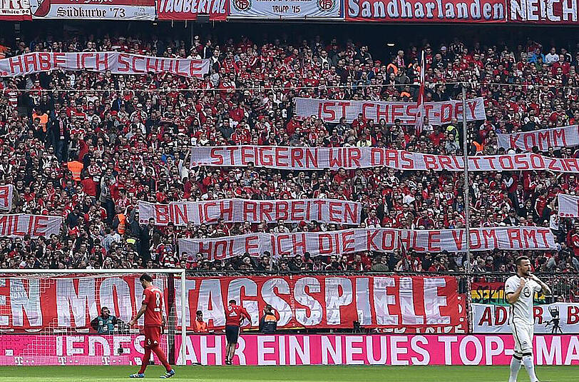 Fans des FC Bayern äußern mit kreativen Spruchbändern ihren Unmut über geplante Montagsspiele. Die Sprüche zum Durchklicken.
