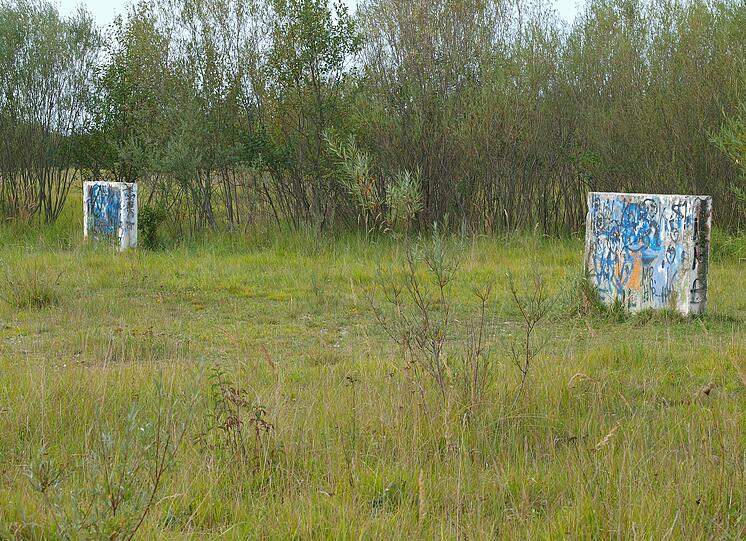 Überreste des ehemaligen Truppenübungsgeländes auf der Fröttmaninger Heide.