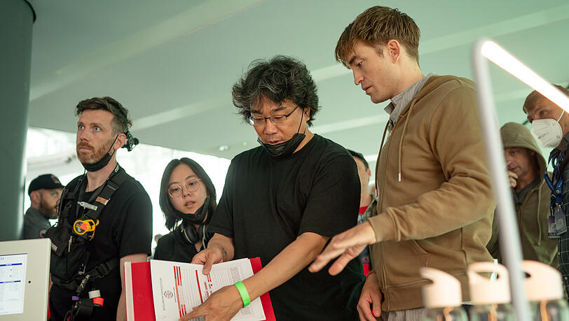 Bong Joon-Ho mit Robert Pattinson. Bong Joon-Ho mit Robert Pattinson.