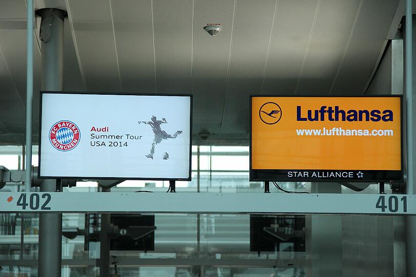Bilder vom Flughafen München: Der FC Bayern vor dem Abflug in die USA.