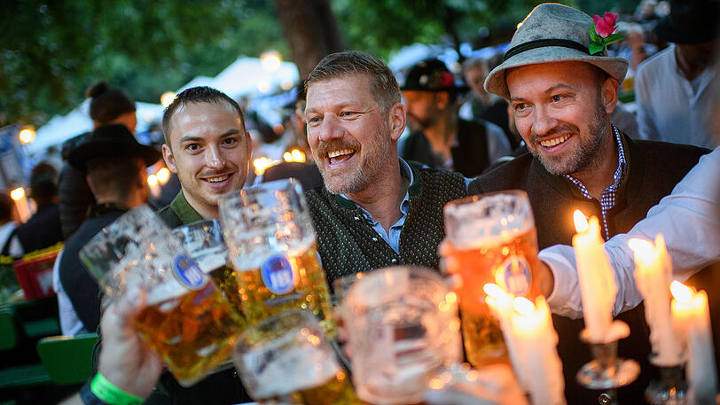 Tanz in den Tag: Auch 2017 ist der Kocherlball wieder ein Publikumsmagnet. Die Bilder.