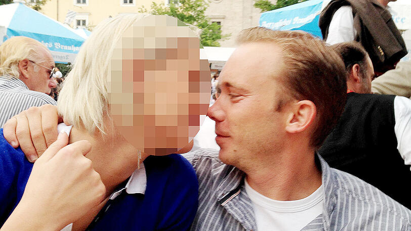 Turtelnd: Daniel U. mit seiner Frau auf dem Tegernseer Waldfest.