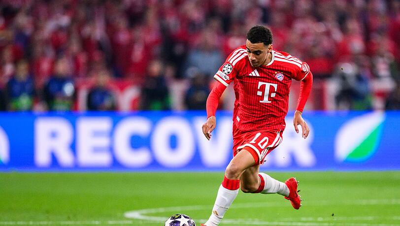 Jamal Musiala im Bayern-Trikot in Aktion - aber wie spielt er bei der WM? (Archivbild)