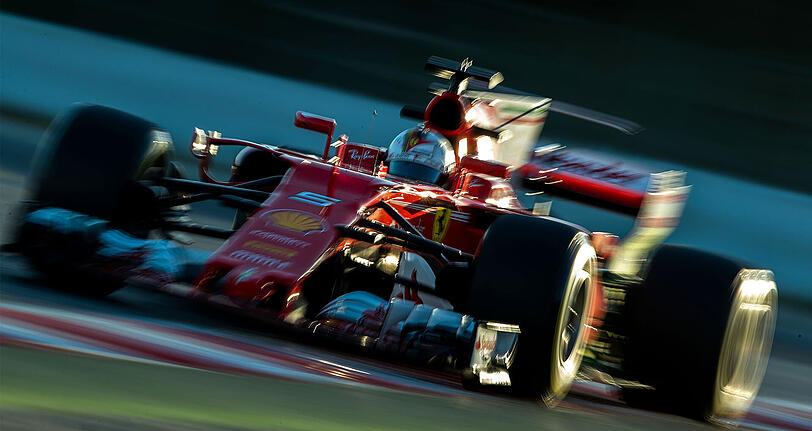 Sebastian Vettel steuert seinen neuen Ferrari auf der Rennstrecke Circuit de Barcelona-Catalunya in der Nähe von Barcelona. Alle F1-Teams testen in den nächsten zwei Wochen in Spanien die neuen Rennwagen. In Australien startet am 26.03.2017 die neue Saison der Formel 1.