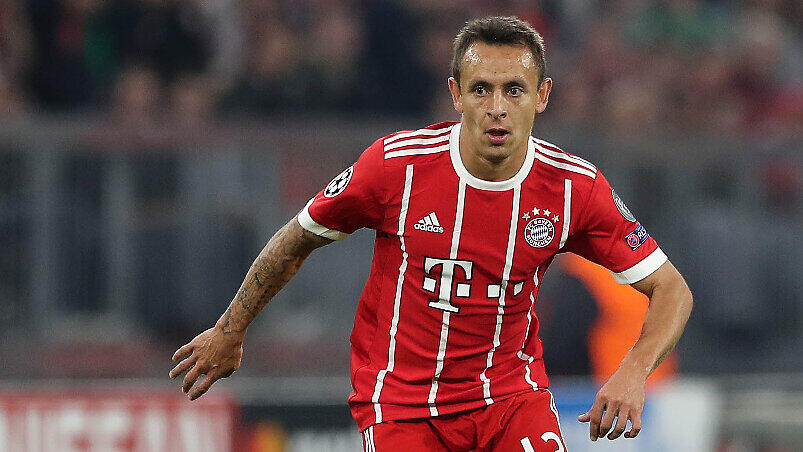 Ein ewiger Rackerer auf der Außenbahn: Bayerns Brasilianer Rafinha.