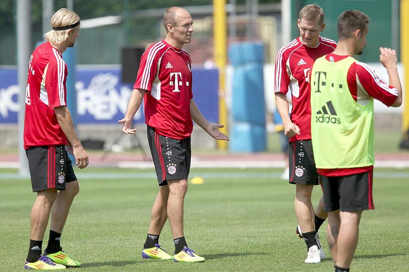 Ribéry ist wieder dabei, Lahm und Heynckes schreiben Autogramme, Neuer hechtet nach dem Ball: Bilder aus dem Trainingslager der Bayern am Gardasee