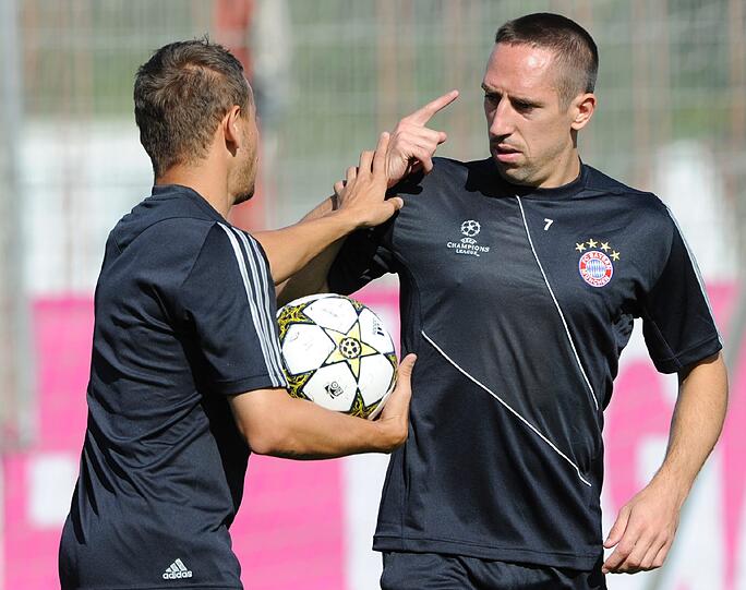 Spannung vor der ersten Champions-League-Prüfung gegen Valencia: Der FC Bayern hat am Dienstagabend nochmal traininert. Hier gibt's die Bilder von der Säbener