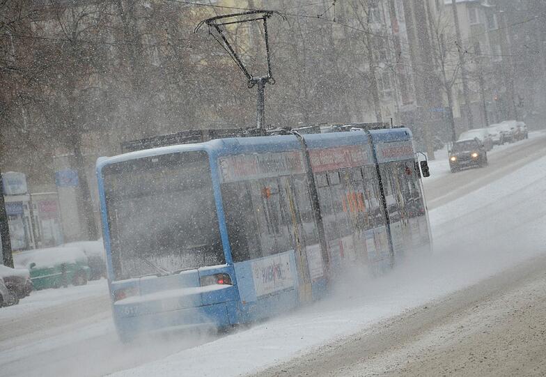 Deutschland bibbert: Mit eisigen Temperaturen und teils kräftigen Schneefall zieht der Winter ein. Die Bilder