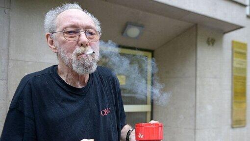 Raucht für sein Leben gern: Friedhelm Adolfs (75) Raucht für sein Leben gern: Friedhelm Adolfs (75)