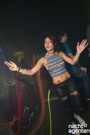 Gute Laune Hoch 10 wurde samstags im Ampere zelebriert. 14 lokale Minimal-/Techno-DJs sorgten für die gute Laune.